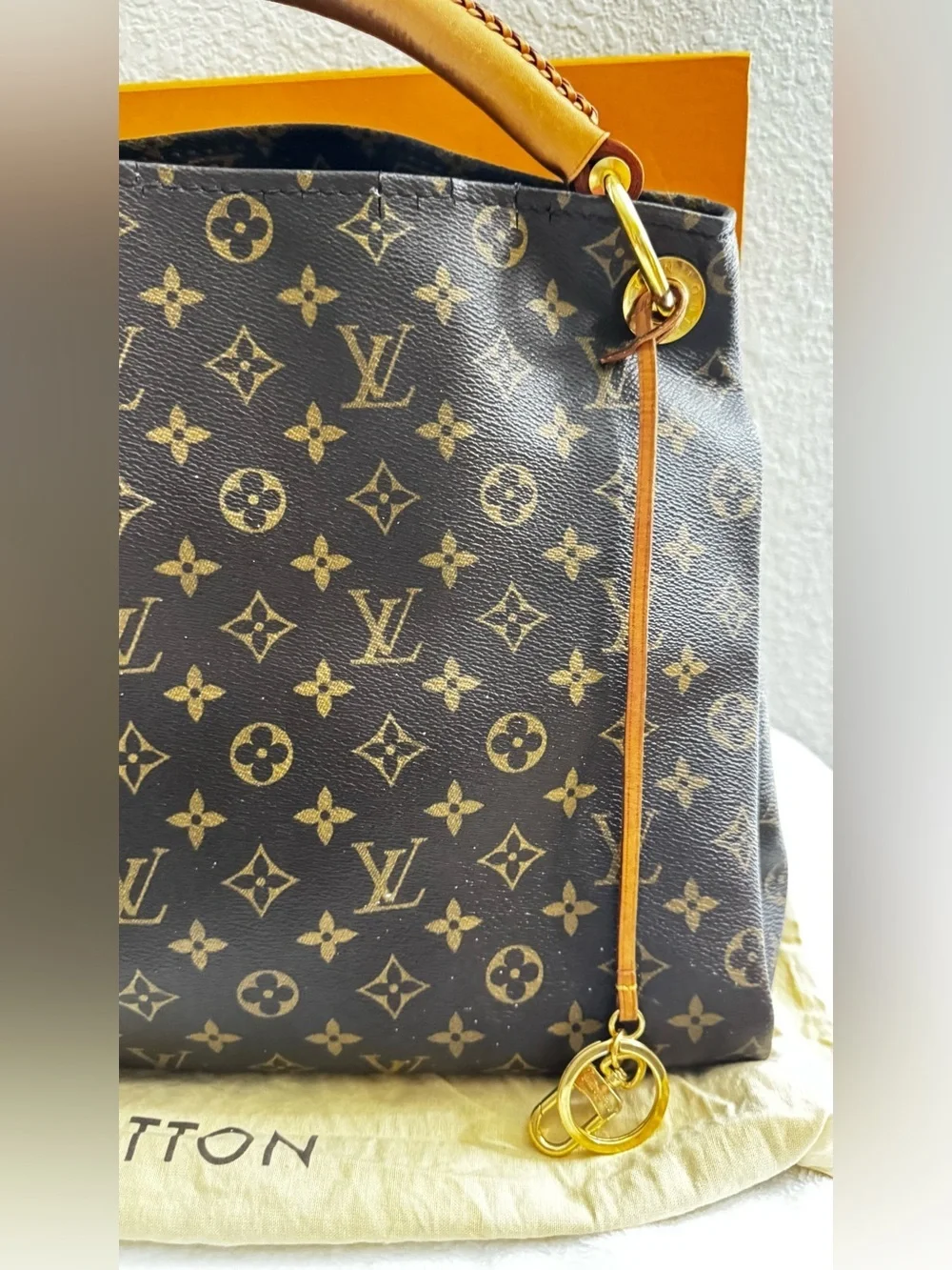 Louis Vuitton Authentic Artsy Hobo Bag MM Brown Monogram Canvas